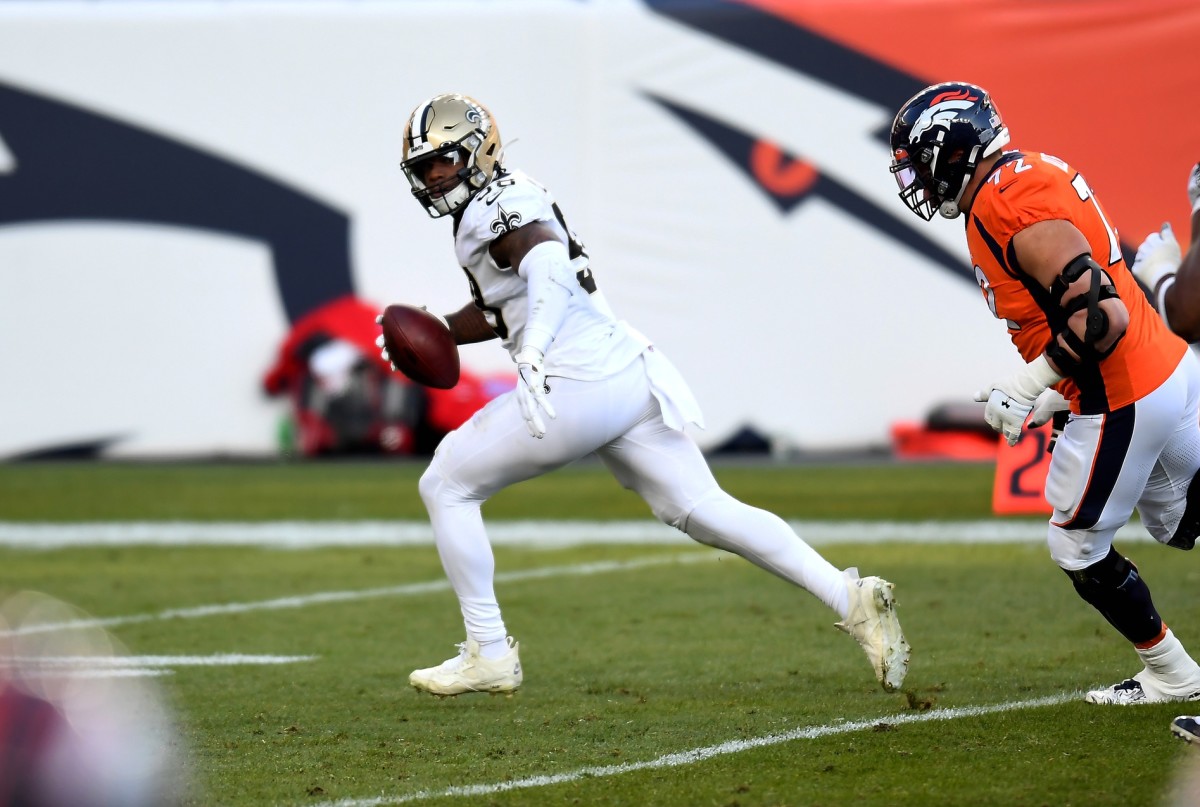 New Orleans Saints outside linebacker Kwon Alexander (58) returns a fumble against the Denver Broncos. Mandatory Credit: Ron Chenoy-USA TODAY Sports